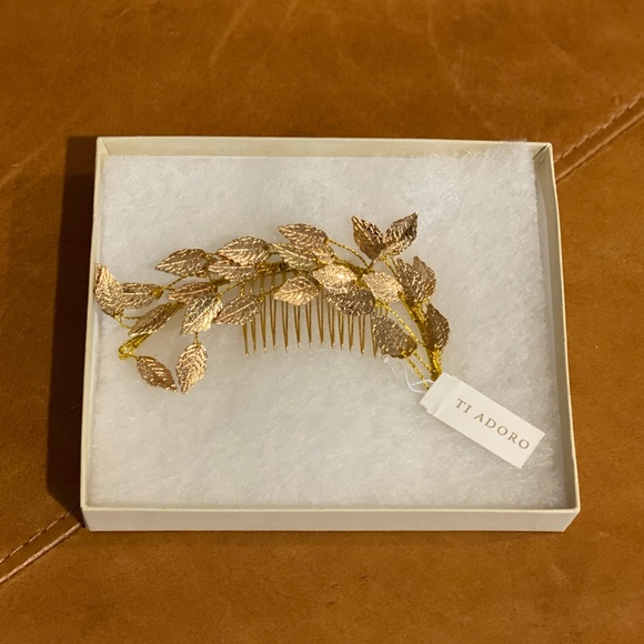 NWT Gold Plated Hair Piece for Wedding.